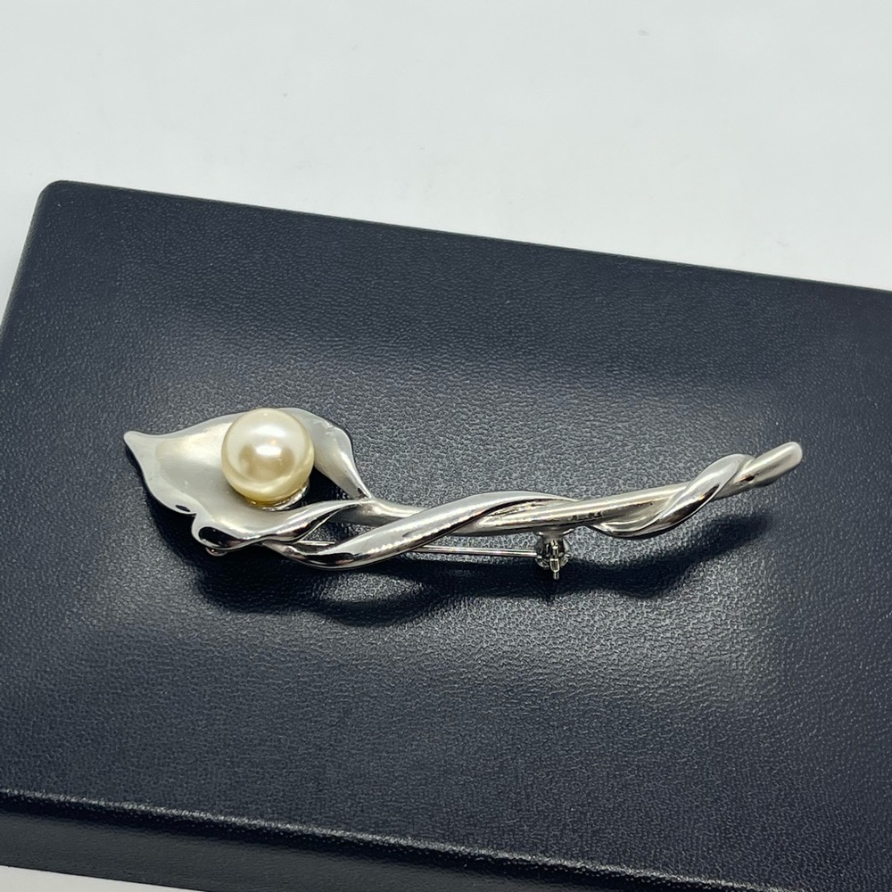 Silver tone faux pearl vintage flower brooch pin - Picture 5 of 11